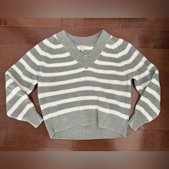 Women sweater size M oversized fit - Picture 2 of 3